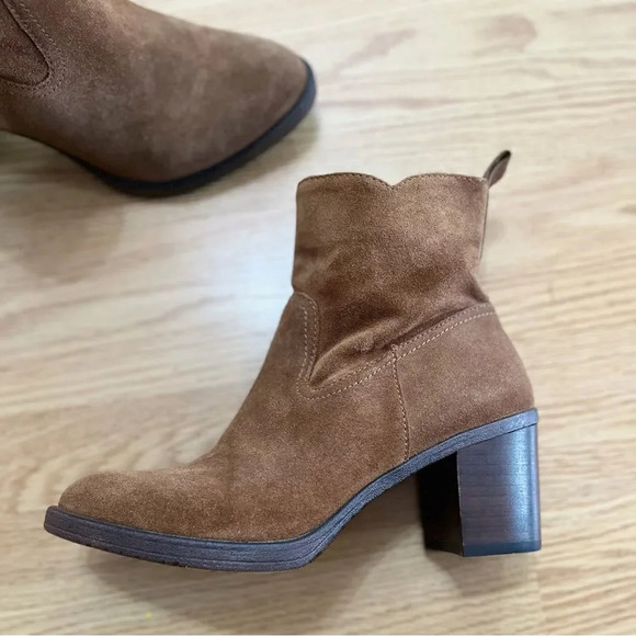 Johnston & Murphy Braelyn Italian Suede boots Size 5.5 - Picture 3 of 8